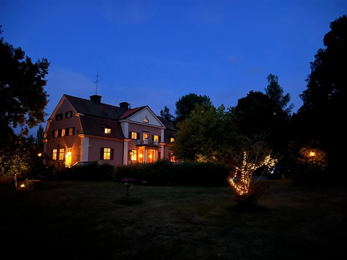 Herrgards Hotell Gyllene Haesten Вестервик Экстерьер фото