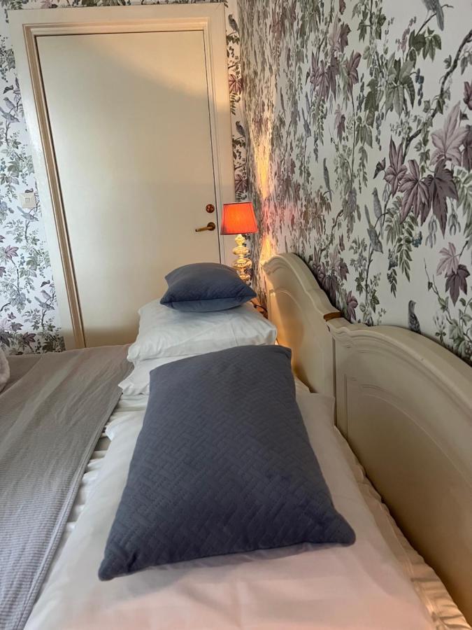 Herrgards Hotell Gyllene Haesten Вестервик Экстерьер фото